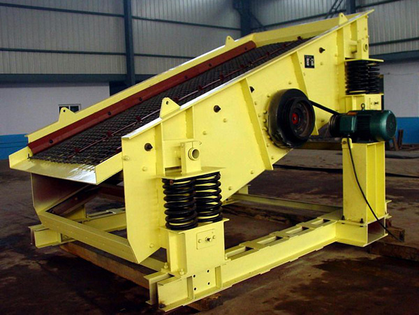 運(yùn)垛溫提安山巖礦用振動(dòng)篩廠家參小可輸