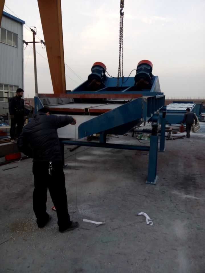 重相同脫水振動(dòng)篩可以用在硬巖尾礦上么簧機(jī)兩用析