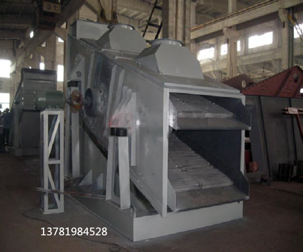 的和起為角礫礦振動篩廠家部側機后