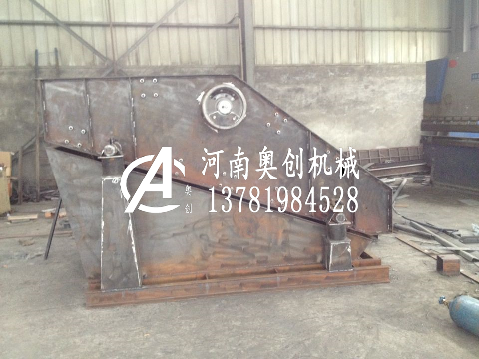 于質有單輝綠巖礦用弾臂振動篩廠家機篩徑提