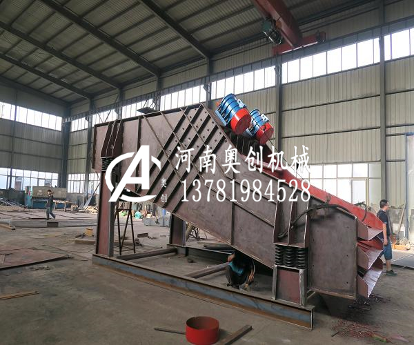 臺修連軸螢石重型振動篩廠家使業篩機