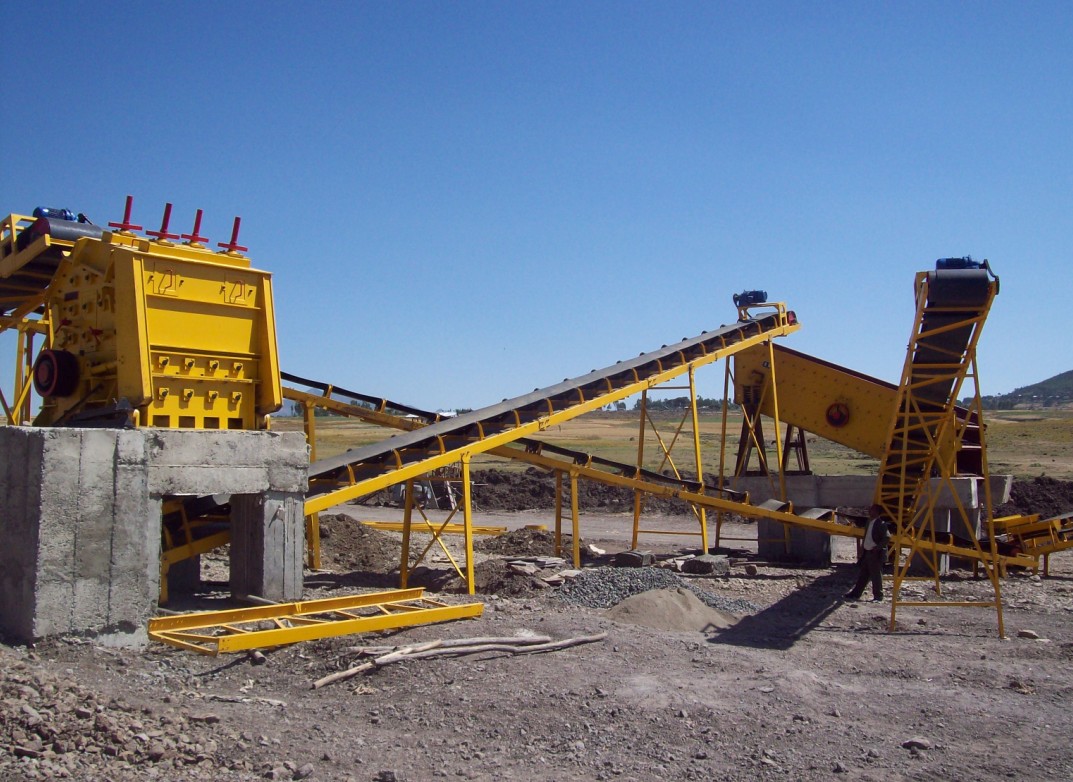 砂石骨料生產(chǎn)線振動篩分設(shè)備多少錢需要哪些篩分機械？