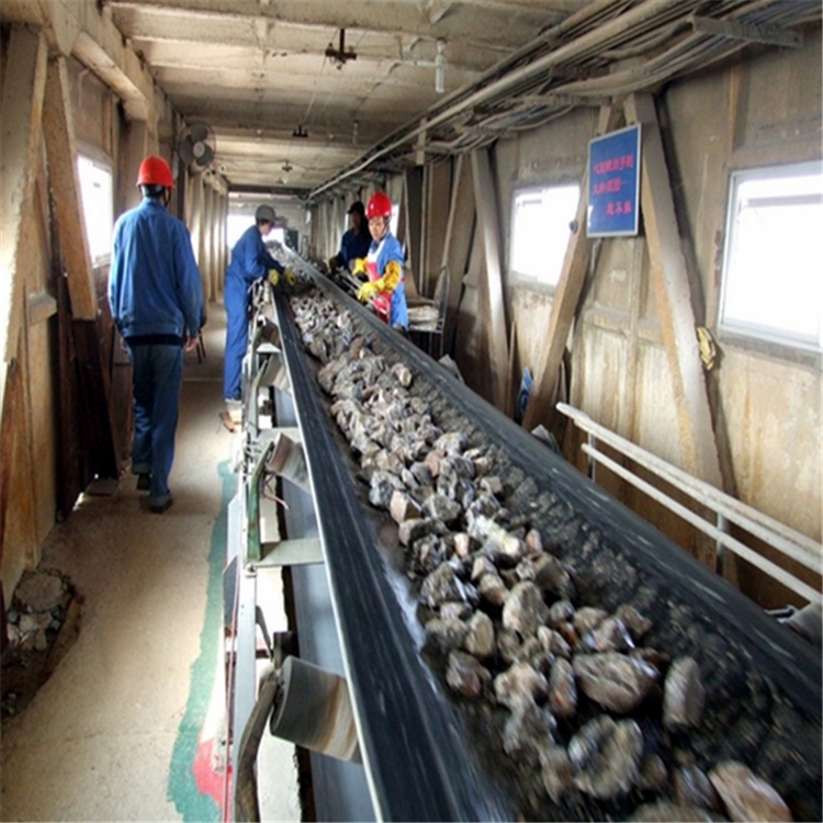 砂石骨料生產(chǎn)線振動篩分設(shè)備多少錢需要哪些篩分機械？