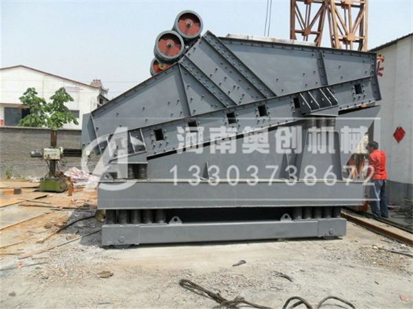 白云石礦用12米水平直線振動篩技術參數-新鄉比較好的振動篩生產廠家