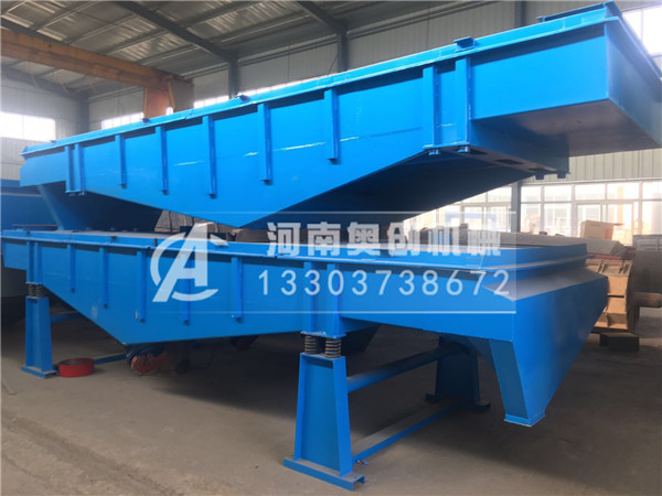 白云石礦用12米水平直線振動篩技術參數-新鄉比較好的振動篩生產廠家