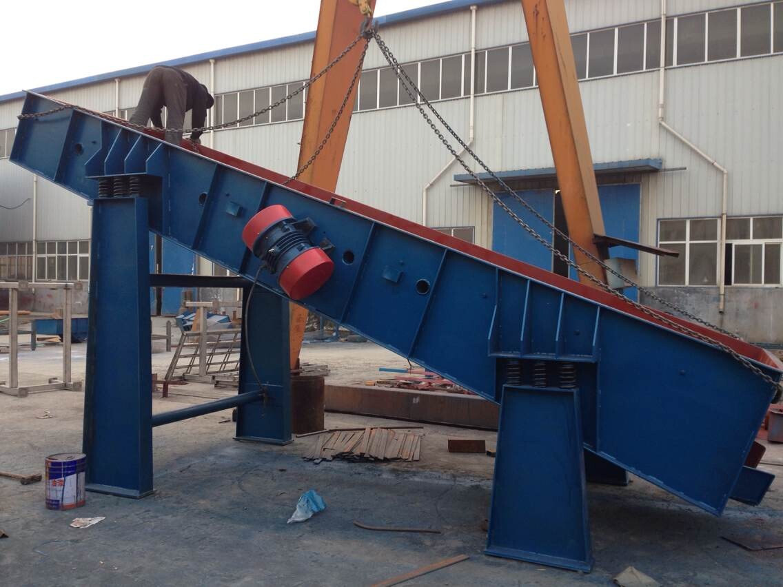 鐵礦石,花崗巖,方解石這些礦石用什么振動(dòng)篩設(shè)備篩分效果好？