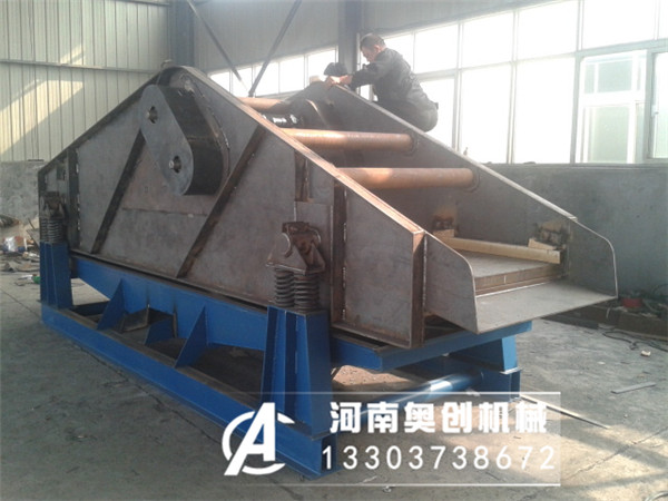 玄武巖礦山篩石頭篩子的礦用直線振動篩用什么型號？