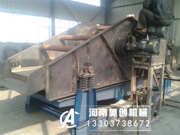 玄武巖礦山篩石頭篩子的礦用直線振動篩用什么型號？