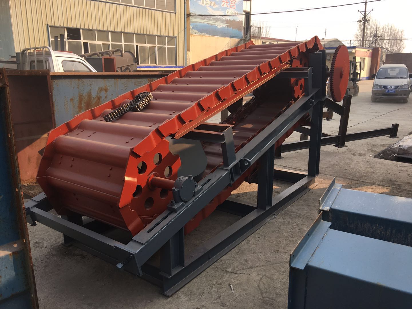 鱗板機-鱗板輸送機-鑄造業(yè)鱗板機生產(chǎn)廠家