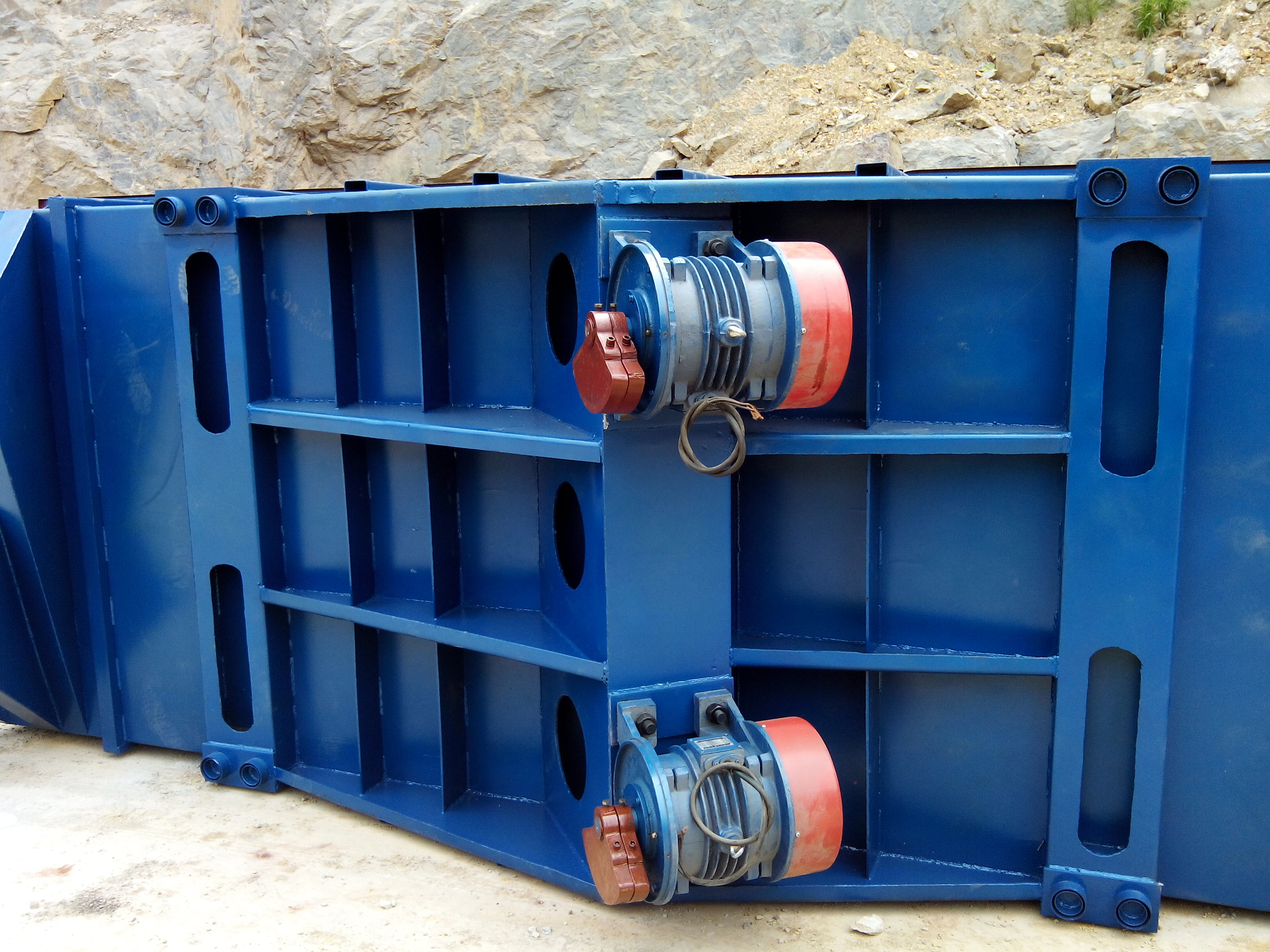 直線篩的安裝要求-振動(dòng)篩安裝規(guī)范