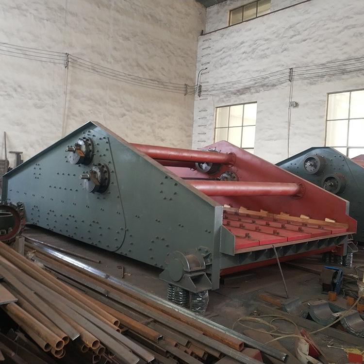 分享一組大型振動篩-雙軸振動篩圖片