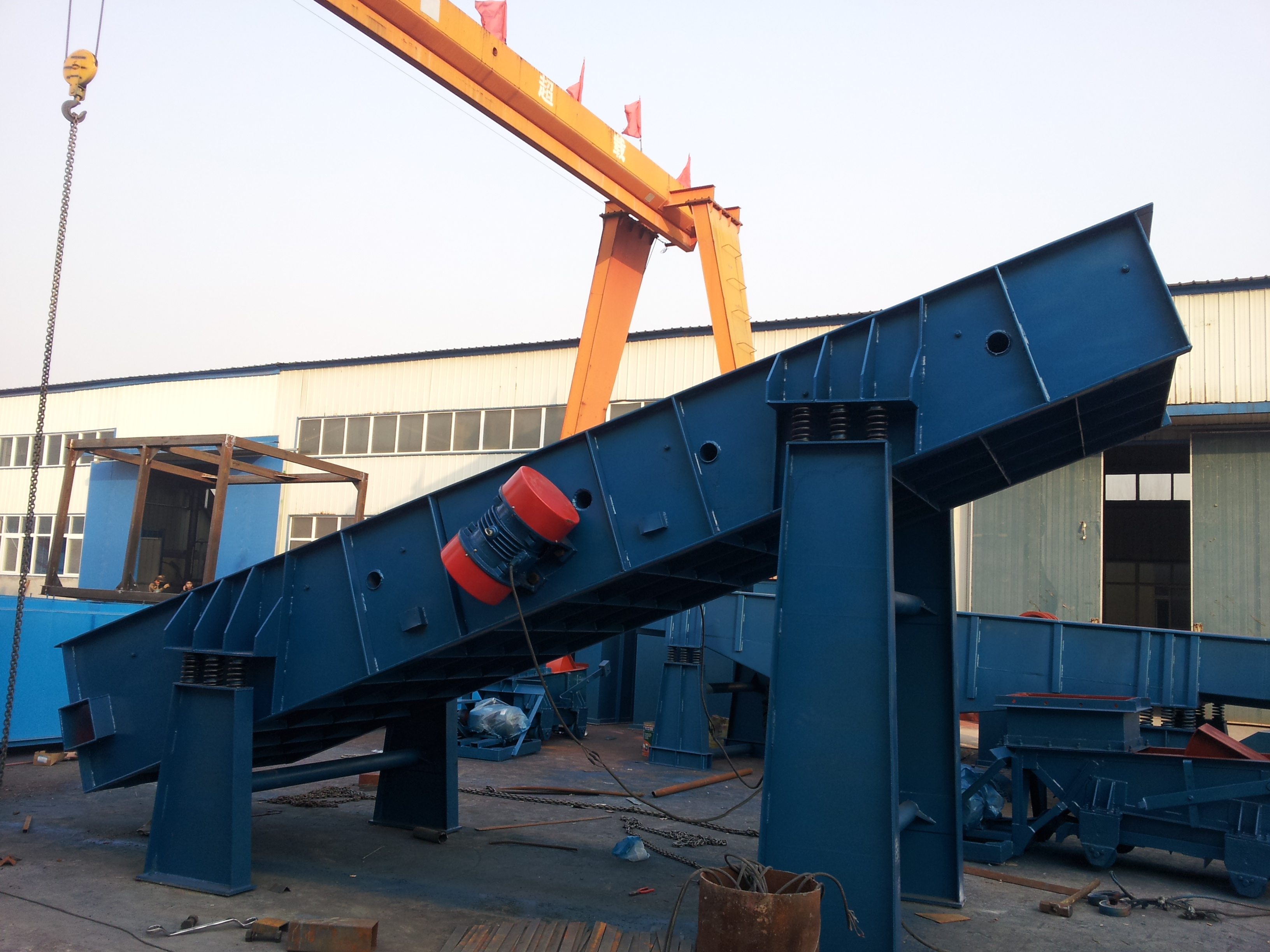 篩沙子直線振動(dòng)篩設(shè)備原理