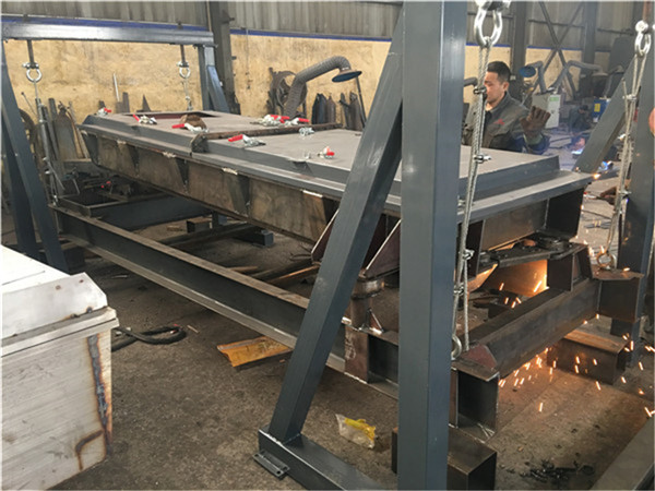 篩分天然石英砂用的方型搖擺篩和平面回旋篩的區(qū)別