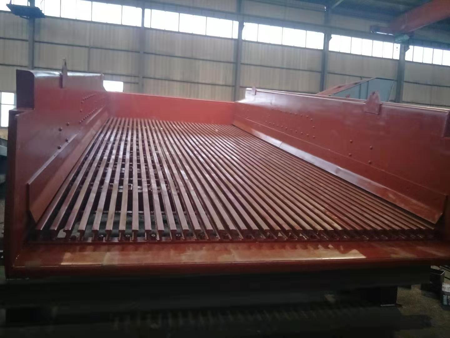 棒條篩可以篩分石塊,鵝卵石,礦石,煤矸石等物料