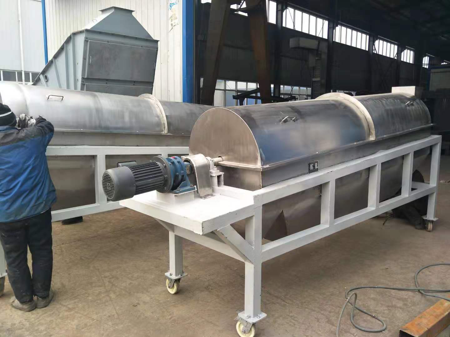 不銹鋼滾筒篩適用于多種物料的分級篩選