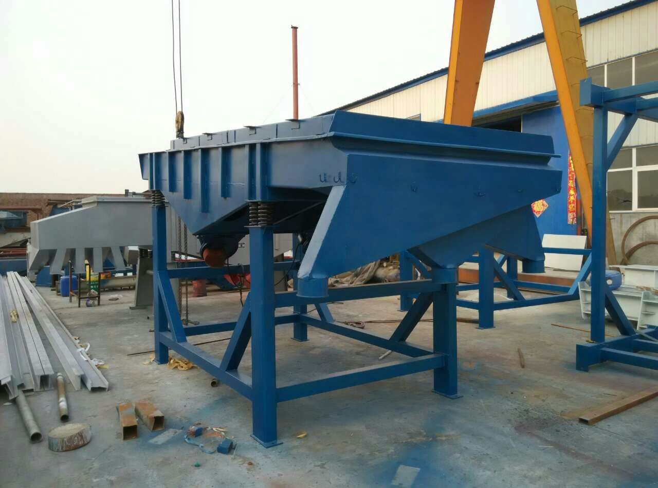 非金屬碳素直線振動篩和普通直線振動篩的不同之處