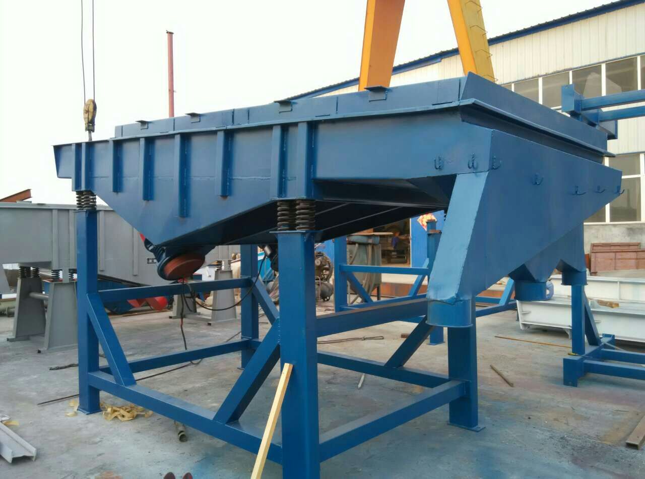 非金屬碳素直線振動篩和普通直線振動篩的不同之處