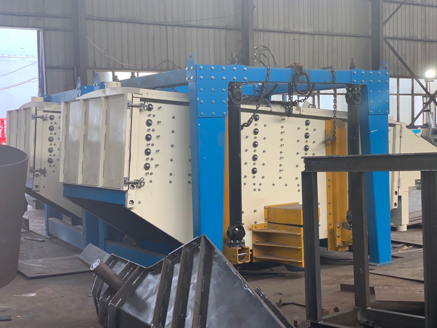 金屬硅粉材料篩分使用方形搖擺篩的應用效果