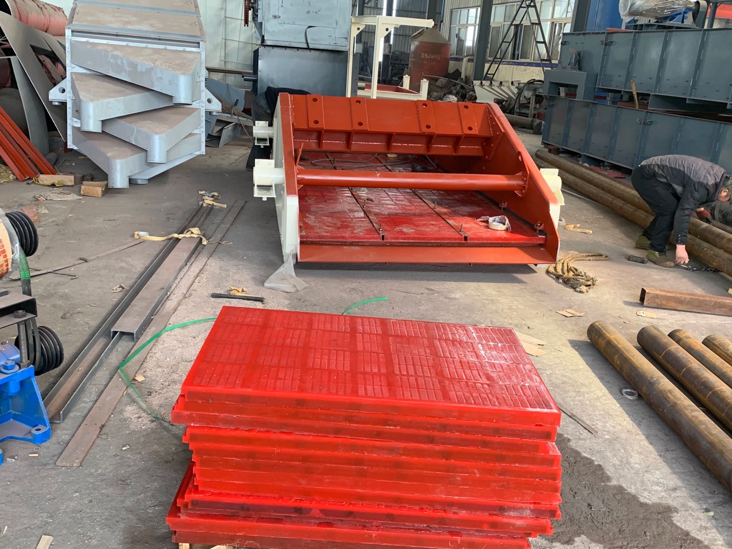 制砂脫水采用的高頻振動脫水篩機處理量分析