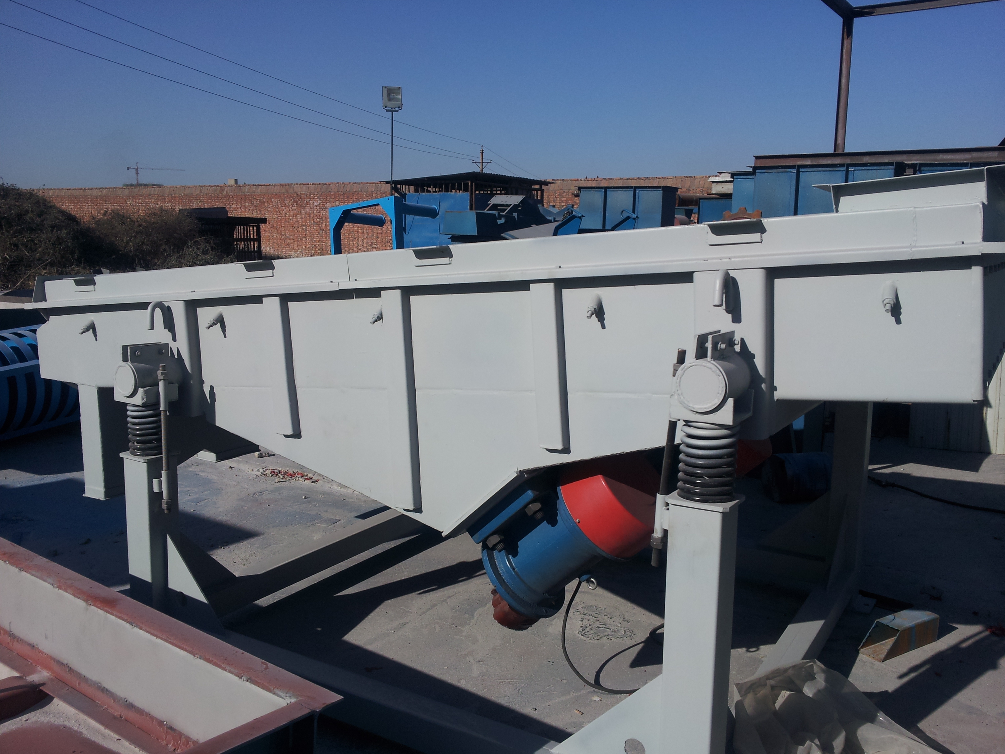 石灰石粉分級用多層直線振動篩使用價值