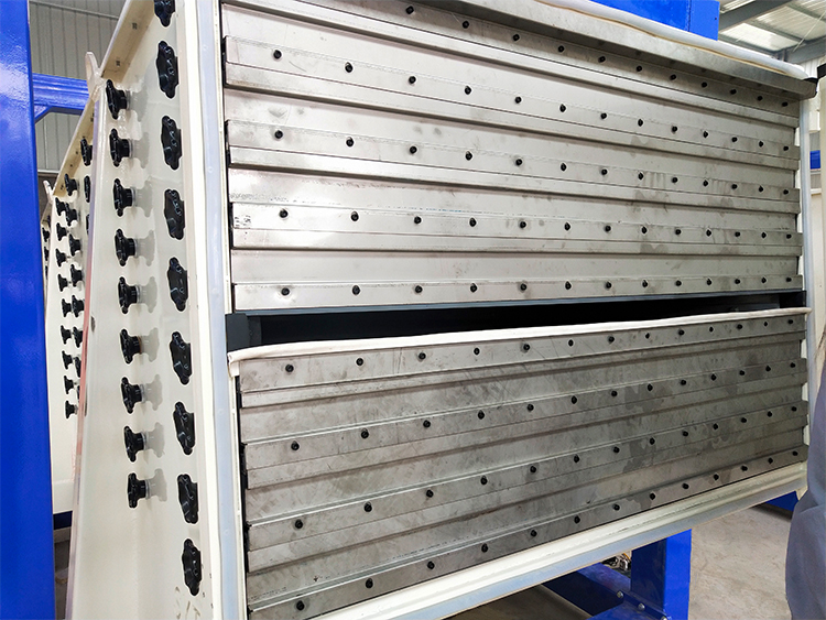 方形搖擺篩在天然硅砂生產線行業中的應用