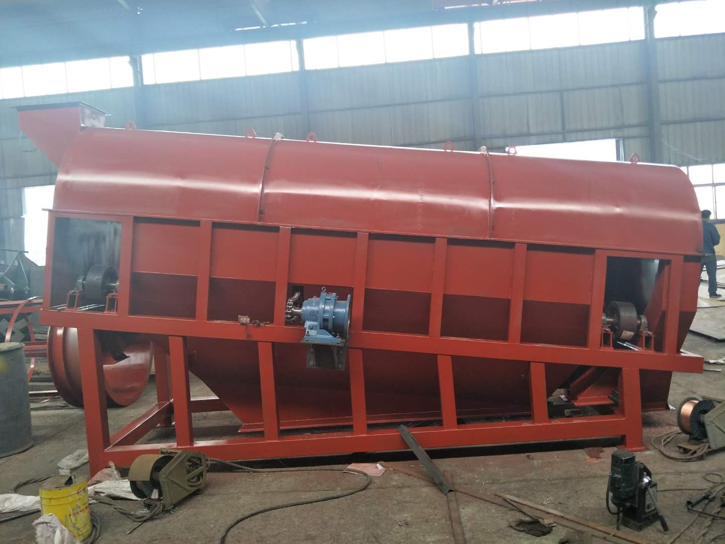 石英砂全封閉滾筒分級篩原理,特點使用效果介紹