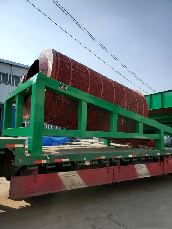 奧創礦山石頭開采滾筒篩分機和礦用振動篩發貨現場