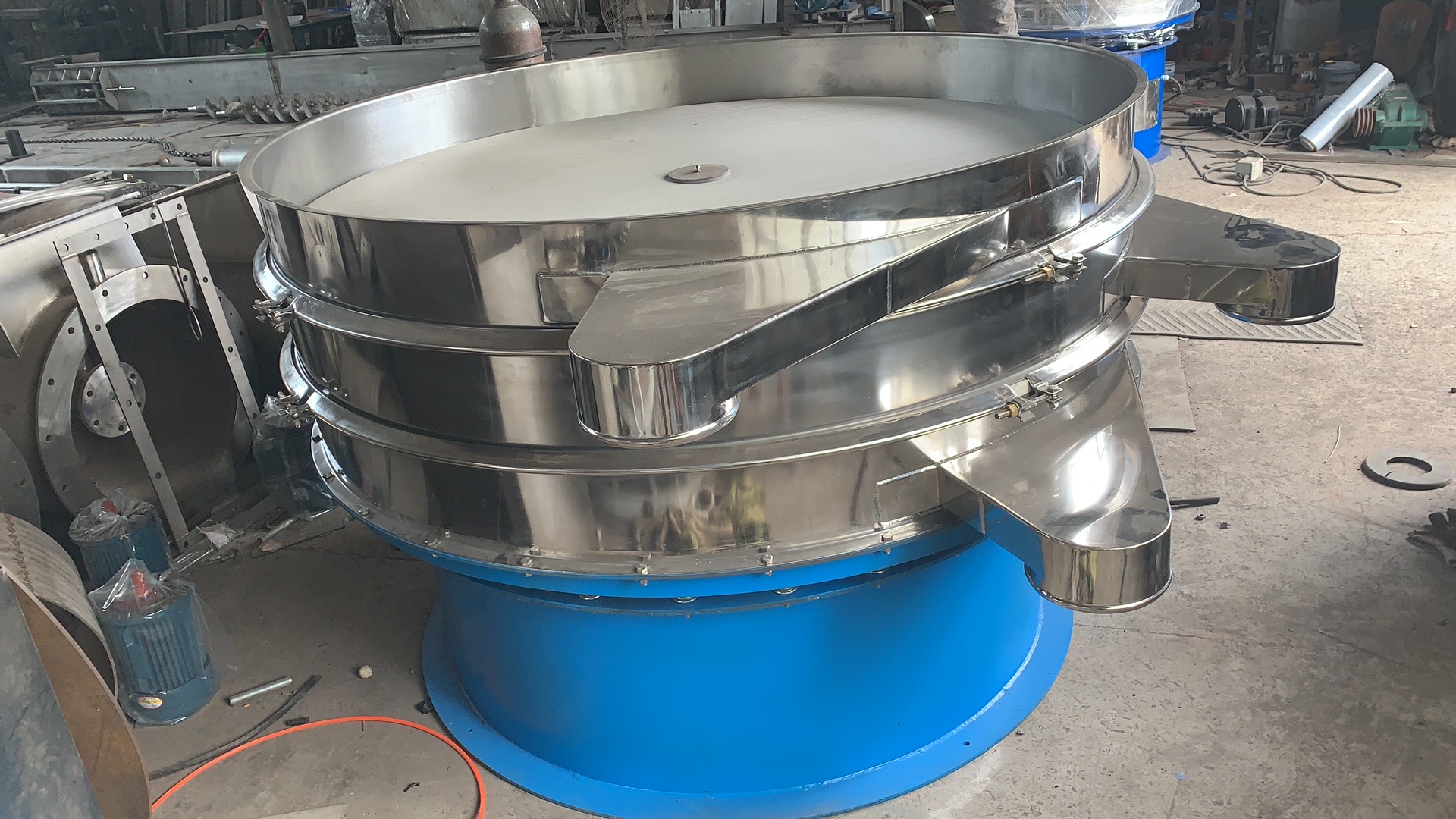 電池主要鋰電負極材料篩分在選擇旋振篩要注意的問題