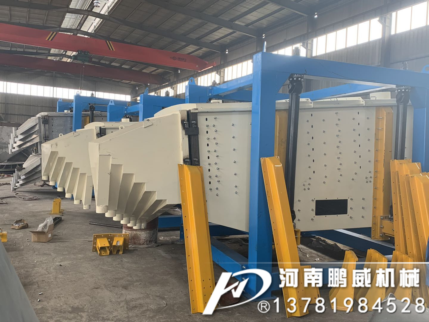 方形搖擺篩的產量每小時可以處理多少噸砂料？