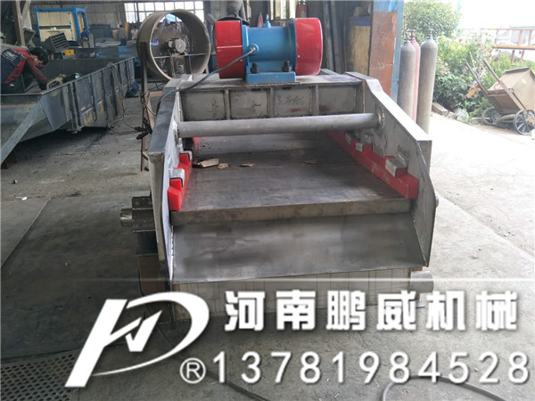 如何把沙子里的水排出去-沙和水分離設備可以選擇振動排干篩