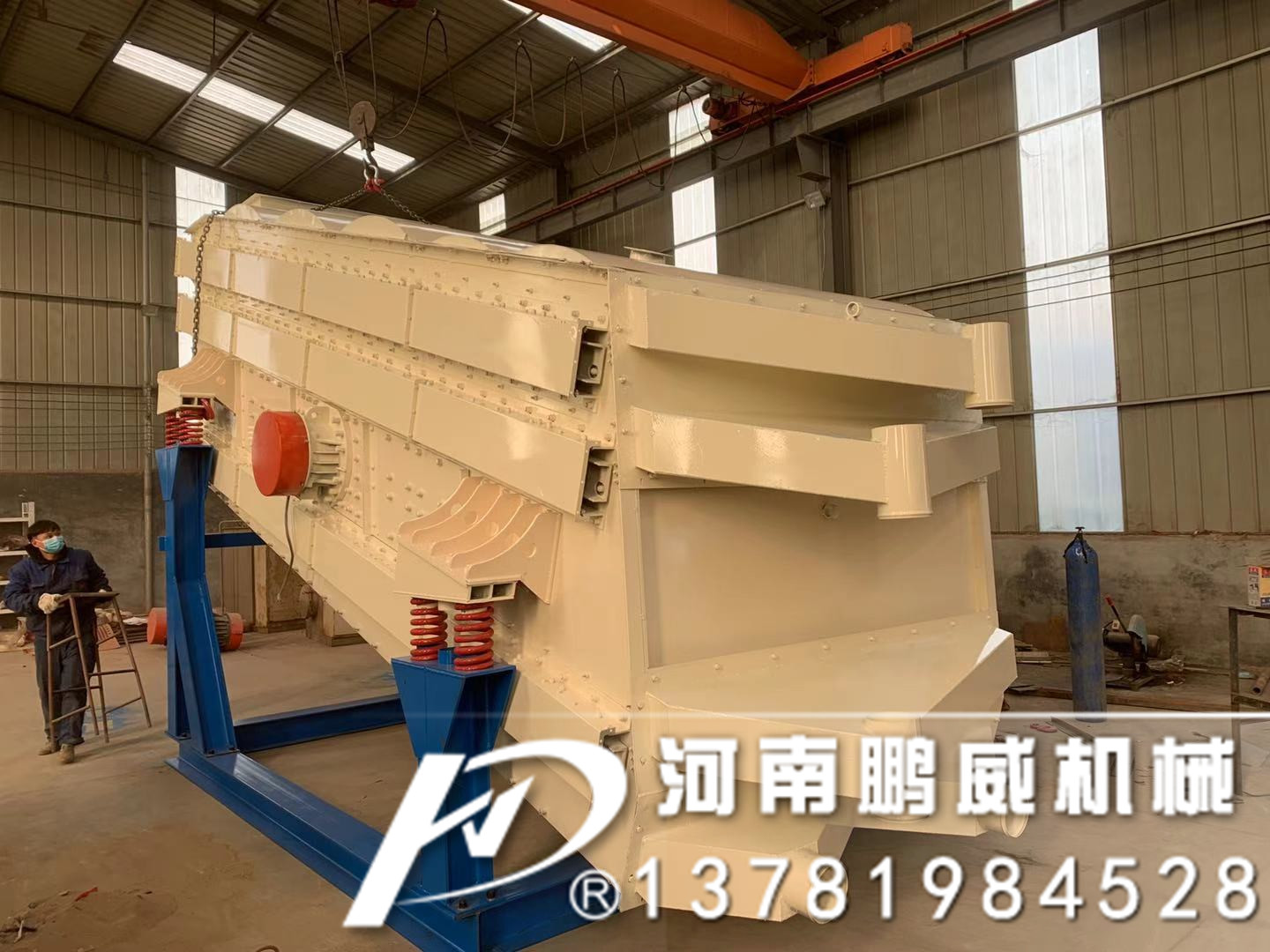 全封閉式彈躍沸騰振動篩針對石灰石破碎分級篩分可最大程度的提高處理能力