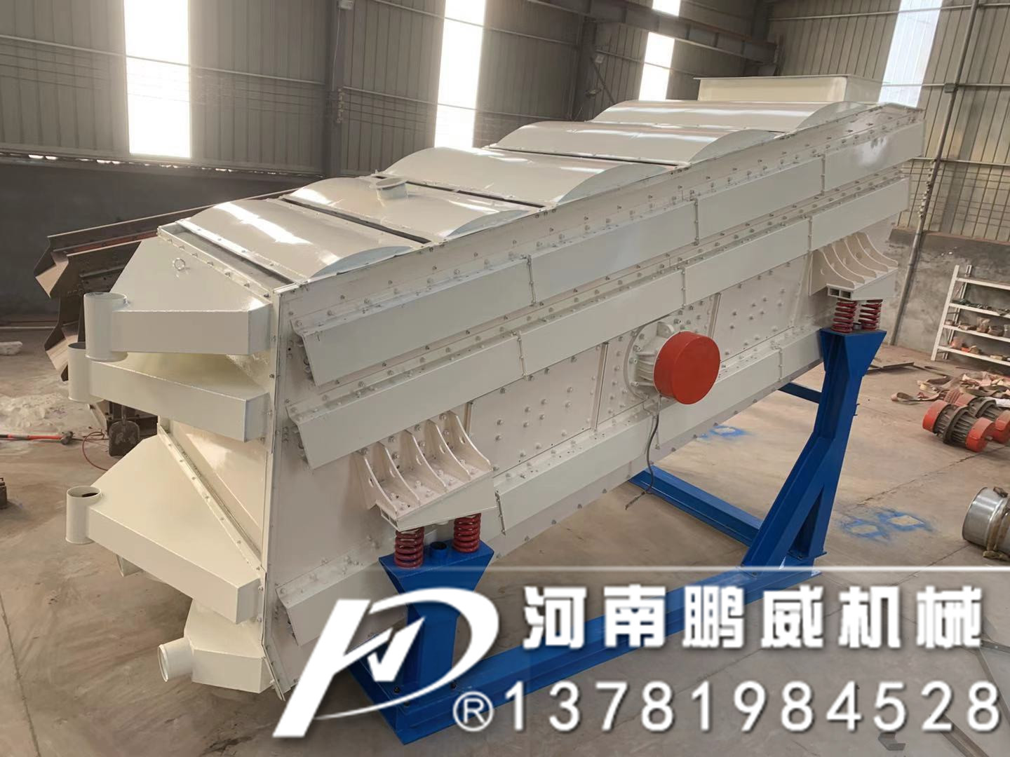 全封閉式彈躍沸騰振動篩針對石灰石破碎分級篩分可最大程度的提高處理能力