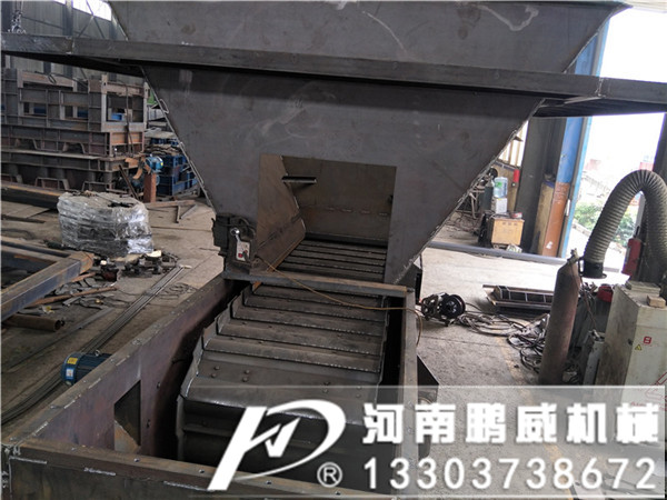 石灰石鵝卵石礦山破碎做制砂常見的重型板式喂料給料輸送機廠家介紹